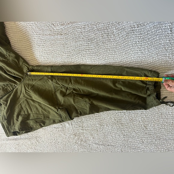 Old Navy Cargo Pants Size XL Stretchy Green Crop Capris Tapered Leg - Picture 8 of 10